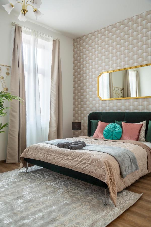 Explore Budapest From A Luxurious Cozy Apartment エクステリア 写真
